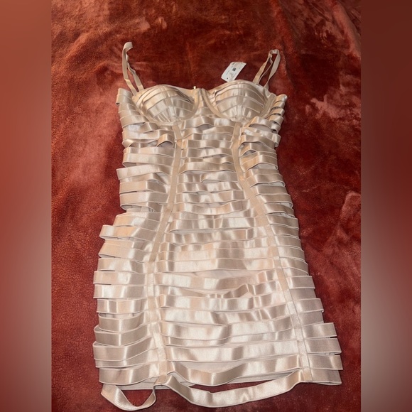 Dresses & Skirts - Bodycon Bandage Mini Dress. Size M